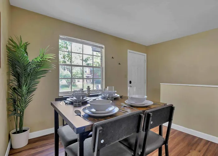 Spacious 5-bedroom Retreat In Perfect For Groups Columbus