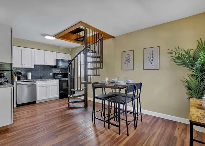 Spacious 5-bedroom Retreat In Perfect For Groups Columbus
