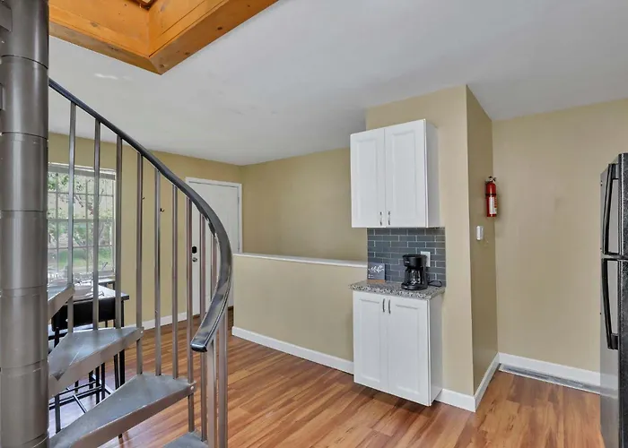 Spacious 5-bedroom Retreat In Perfect For Groups Holiday home *