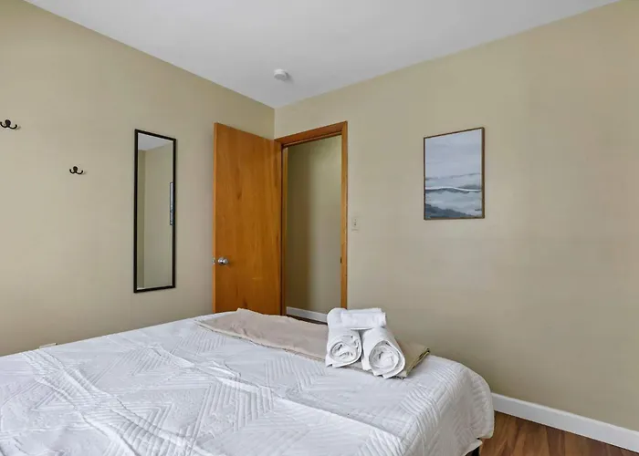 Spacious 5-bedroom Retreat In Perfect For Groups Holiday home Columbus