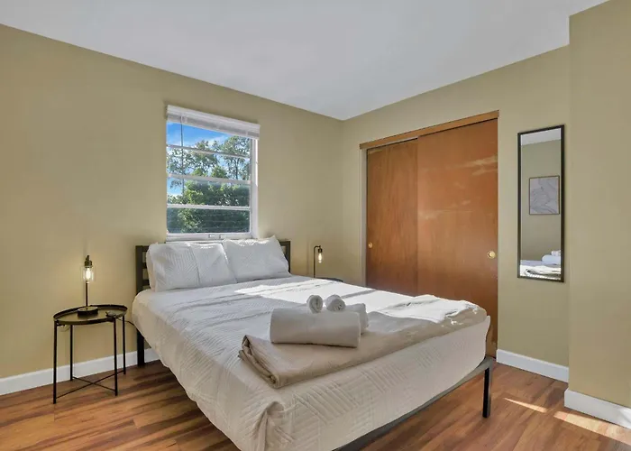 Spacious 5-bedroom Retreat In Perfect For Groups Holiday home Columbus